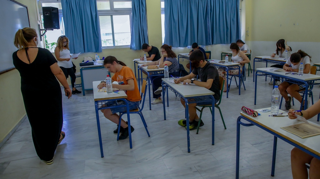 Πανελλήνιες: Πώς να προστατεύσουν την όρασή τους οι μαθητές