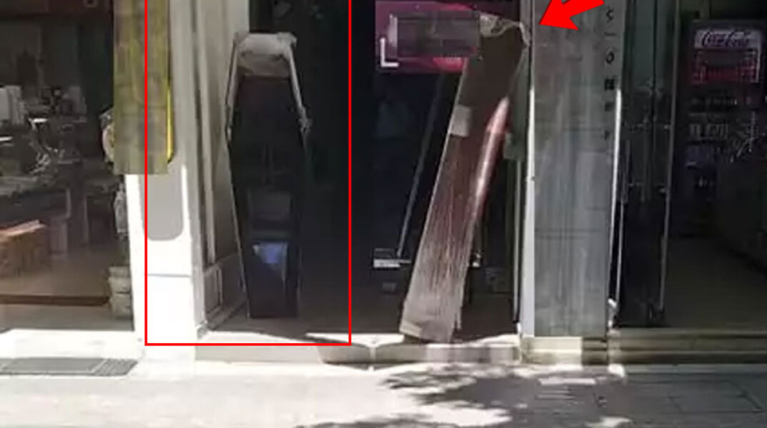 Δύο φέρετρα έξω από νυχτερινό κέντρο στην Κοζάνη