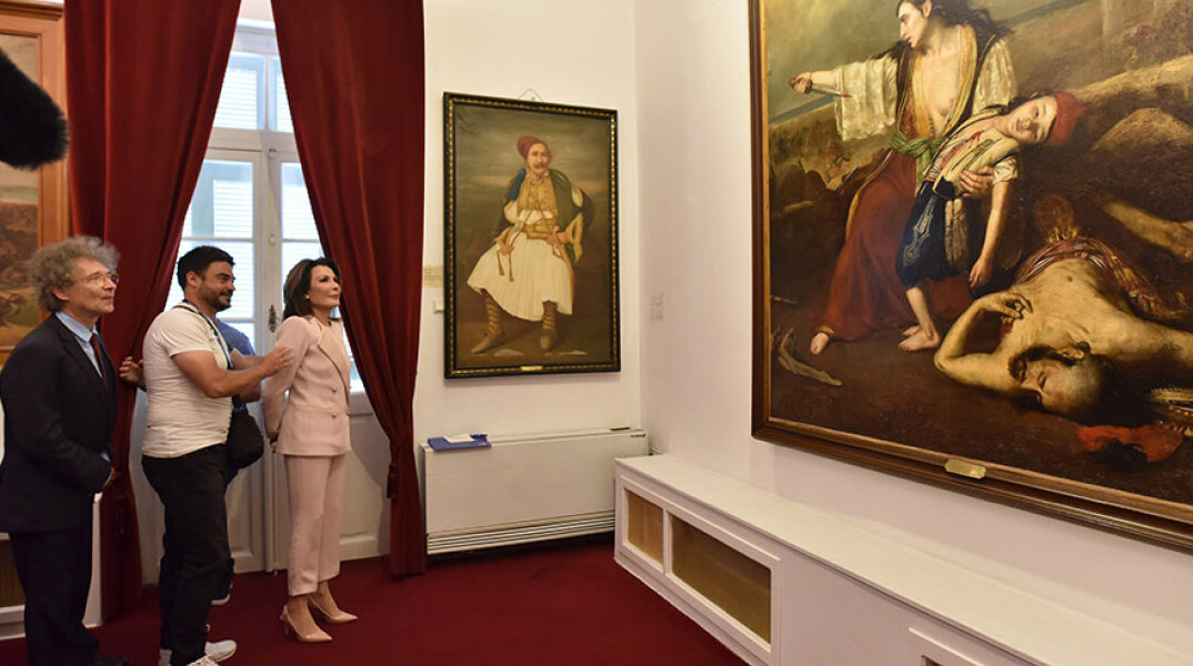 H πρόεδρος της Επιτροπής «Ελλάδα 2021» Γιάννα Αγγελοπούλου-Δασκαλάκη στη Δημοτική Πινακοθήκη του Μεσολογγίου