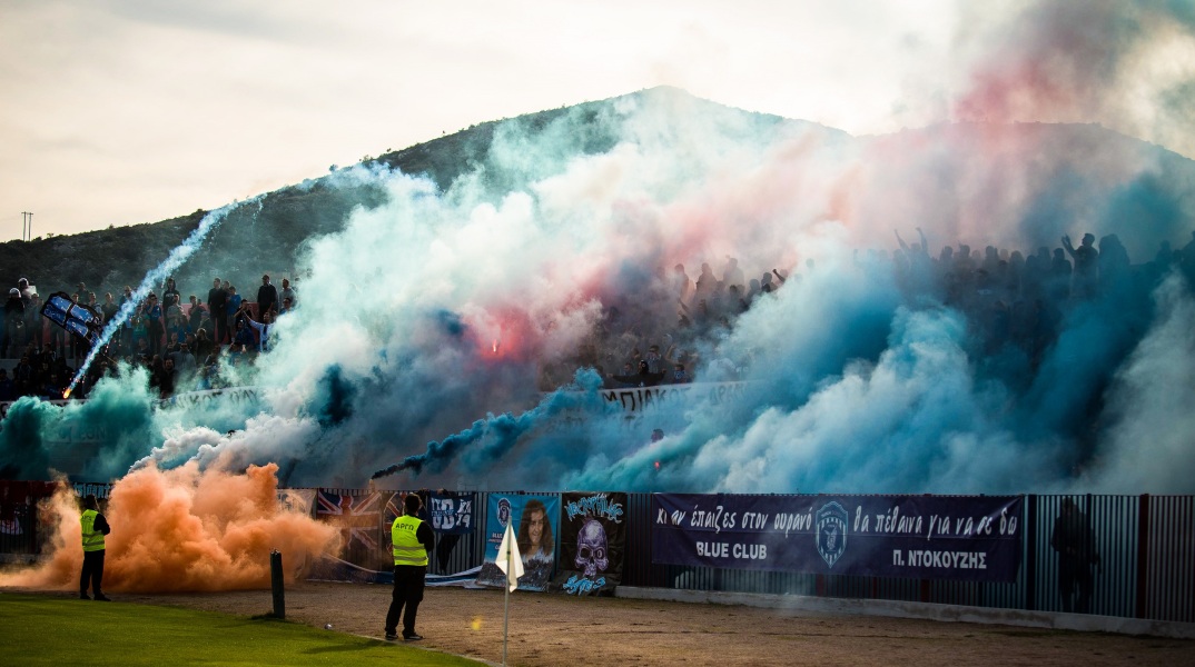 Στιγμιότυπα από ποδοσφαιρικό αγώνα Νίκη Βόλου-Ολυμπιακού Βόλου 