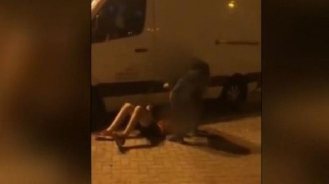 Βίντεο από ξυλοδαρμό παιδιού σο περιστέρι