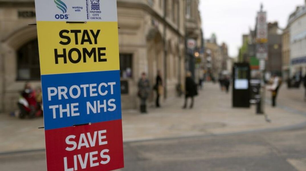 Στη Βρετανία το lockdown είναι σε ισχύ για καφετέριες και μπαρ