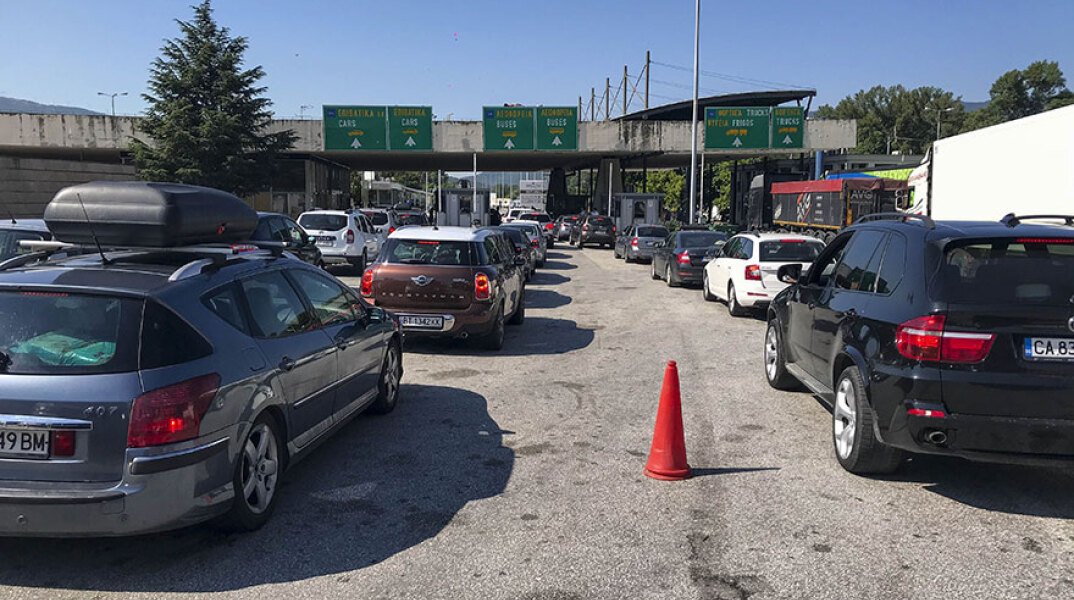 Ουρές χιλιομέτρων στο τελωνείο του Προμαχώνα