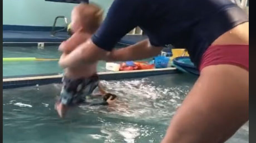 Σάλος με το βίντεο που δείχνει γυμνάστρια να πετά μωρό σε πισίνα