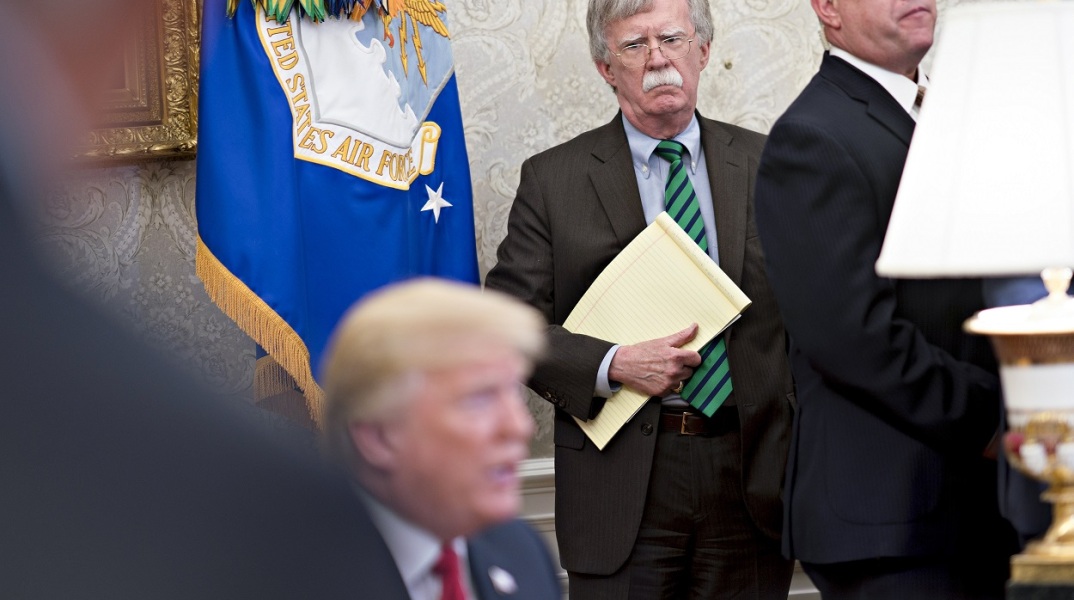 Ο Τζον Μπόλτον και ο Ντόναλντ Τραμπ στον Λευκό Οίκο