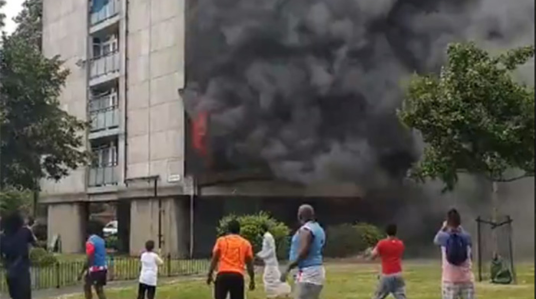 Φωτιά σε συγκρότημα πολυκατοικιών στο Λονδίνο