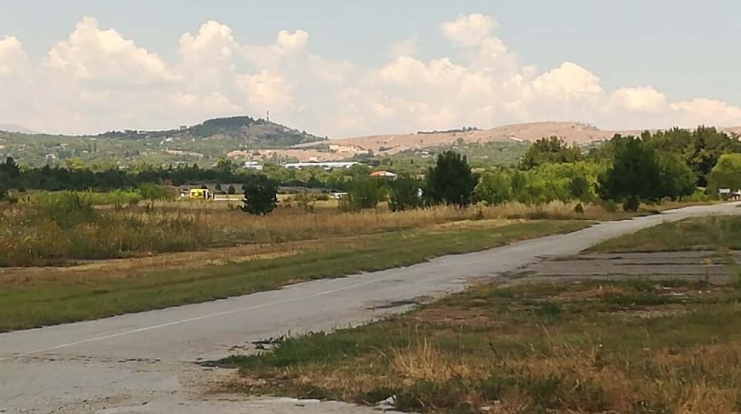 Εκπαιδευτικό αεροσκάφος βγήκε εκτός αεροδιαδρόμου στην Κοζάνη
