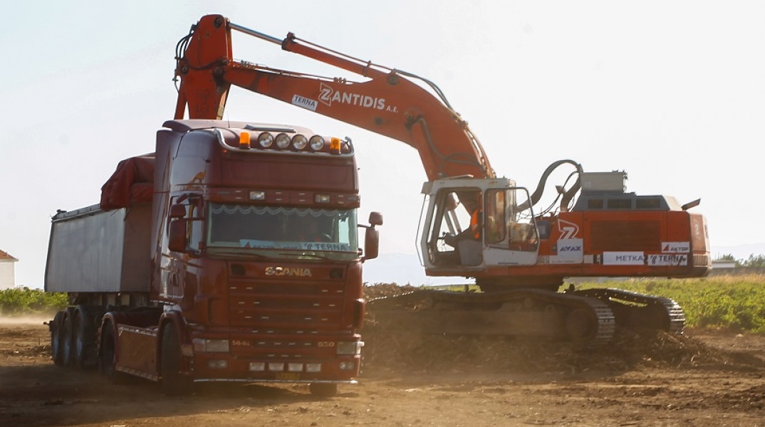 Μπουλντόζες στο Μάτι