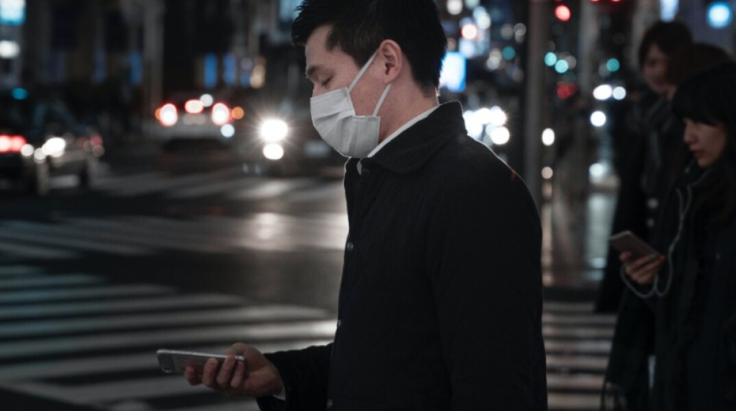 Πεζος με κινητό