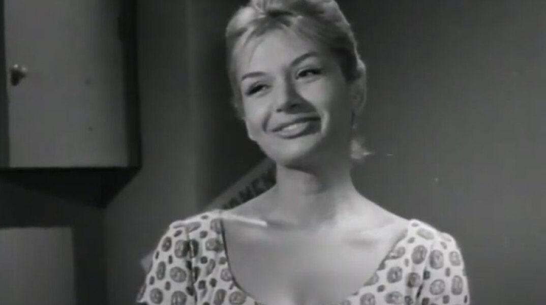 Με επιτυχία είχε εργαστεί ως σχεδιάστρια μόδας η πολυτάλαντη ηθοποιός Ρίκα Διαλυνά/ Στιγμιότυπο από την ταινία «Λαός και Κολωνάκι»