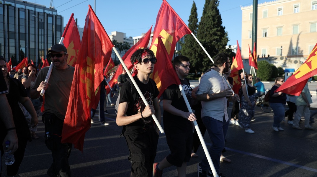 Συγκέντρωση του ΚΚΕ στο Σύνταγμα ενάντια στο νομοσχέδιο για τις διαδηλώσεις