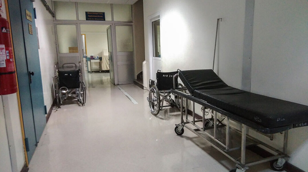 Χαμός στο Γενικό Νοσοκομείο Ξάνθης με συγγενείς να εισβάλουν και να ζητούν να πάρουν τον συγγενή τους με κορωνοϊό