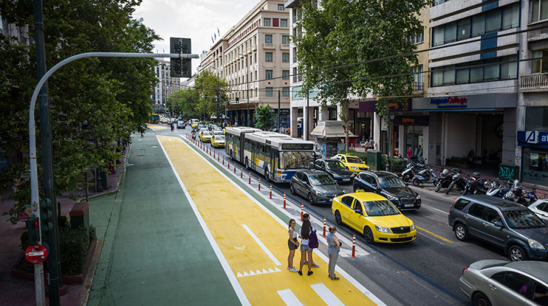 Παράνομα 1 στα 3 αυτοκίνητα με ξένες πινακίδες που κυκλοφορούν σε ελληνικούς δρόμους, σύμφωνα με την ΑΑΔΕ