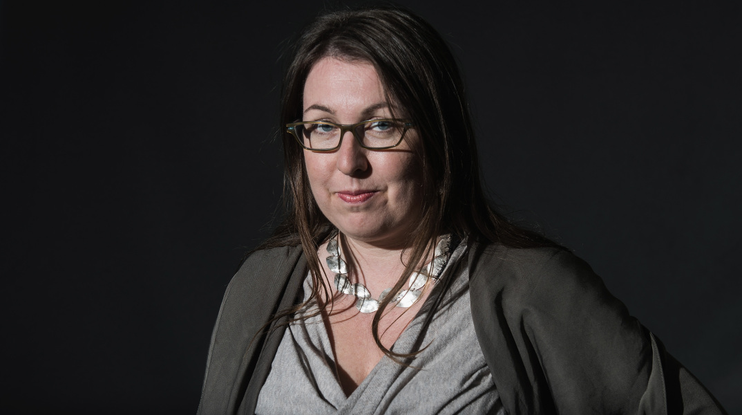 Ruth Ware: Μια σπουδαία στιλίστρια της λογοτεχνίας του σασπένς μιλά στην ATHENS VOICE για το μυθιστόρημα «Το κλειδί», που κυκλοφορεί από τις εκδόσεις Κλειδάριθμος