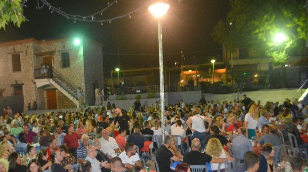 Εικόνες συνωστισμού σε γλέντι στην Αλίαρτο