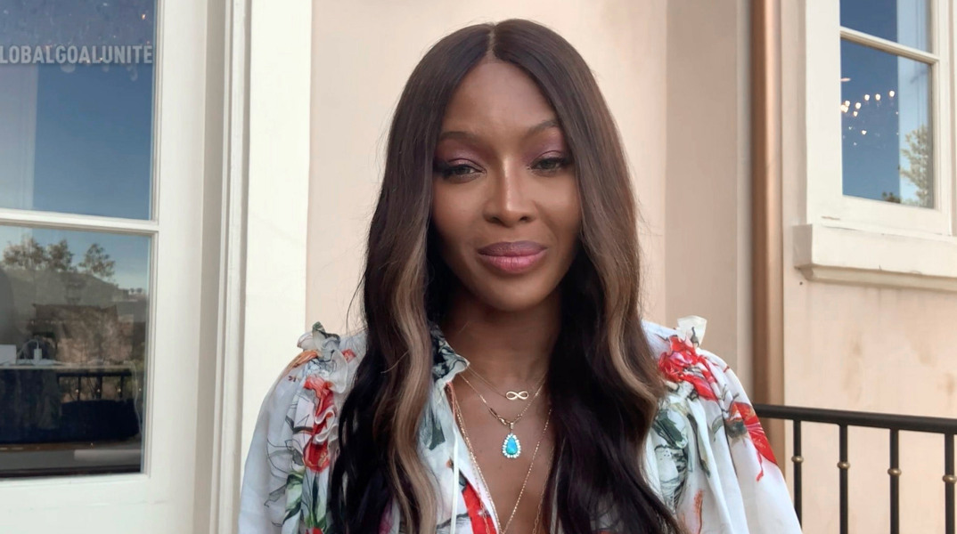 Η Ναόμι Κάμπελ κατά των διακρίσεων στη βιομηχανία της μόδας στη διαδικτυακή Εβδομάδας Μόδας του Παρισιού