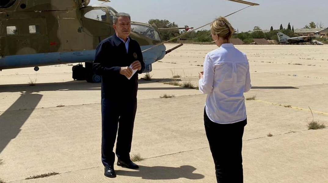Συνέντευξη του Χουλουσί Ακάρ στο BBC από τη Λιβύη, με τον Τούρκο υπουργό Άμυνας να αμφισβητεί την ελληνική κυριαρχία σε νησιά του Αιγαίου