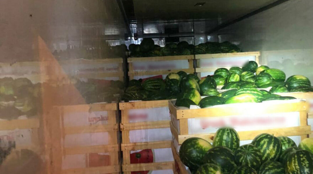 Σε φορτηγό με καρπούζια έκρυβε μετανάστες σπείρα που εξαρθρώθηκε από την ΕΛ.ΑΣ