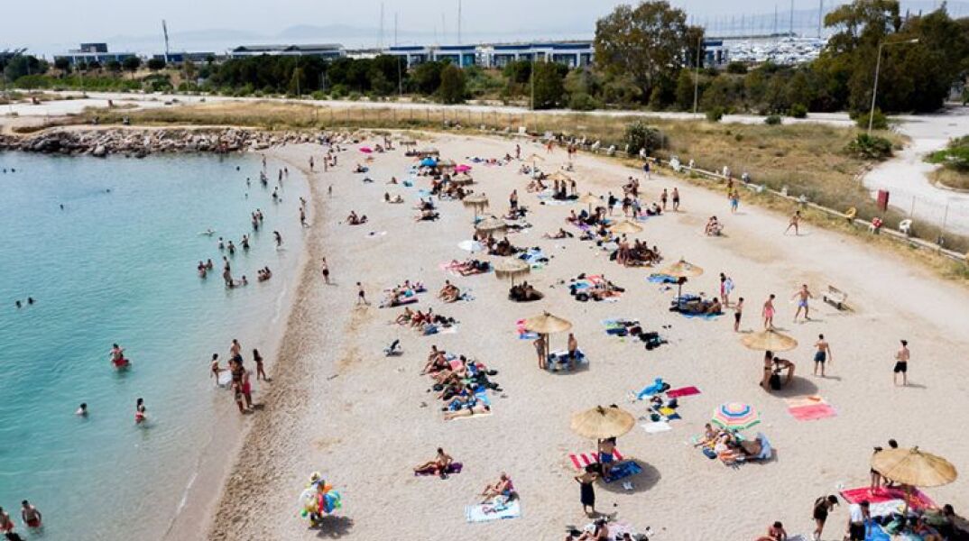 Παραλία - Ξαπλώστρες