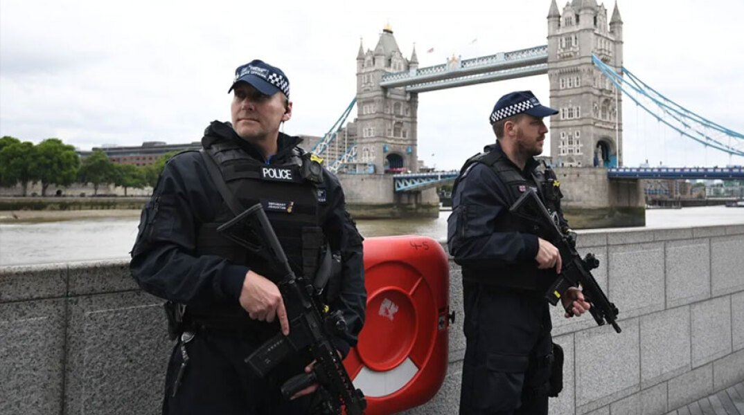 Τέσσερις άνδρες συνελήφθησαν στη Βρετανία για τον σχεδιασμό τρομοκρατικών επιθέσεων