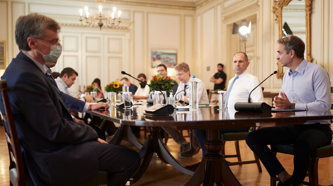 Κορωνοϊός - Νέα μέτρα - Τηλεδιάσκεψη υπό τον Πρωθυπουργό Κυριάκο Μητσοτάκη στο Μέγαρο Μαξίμου