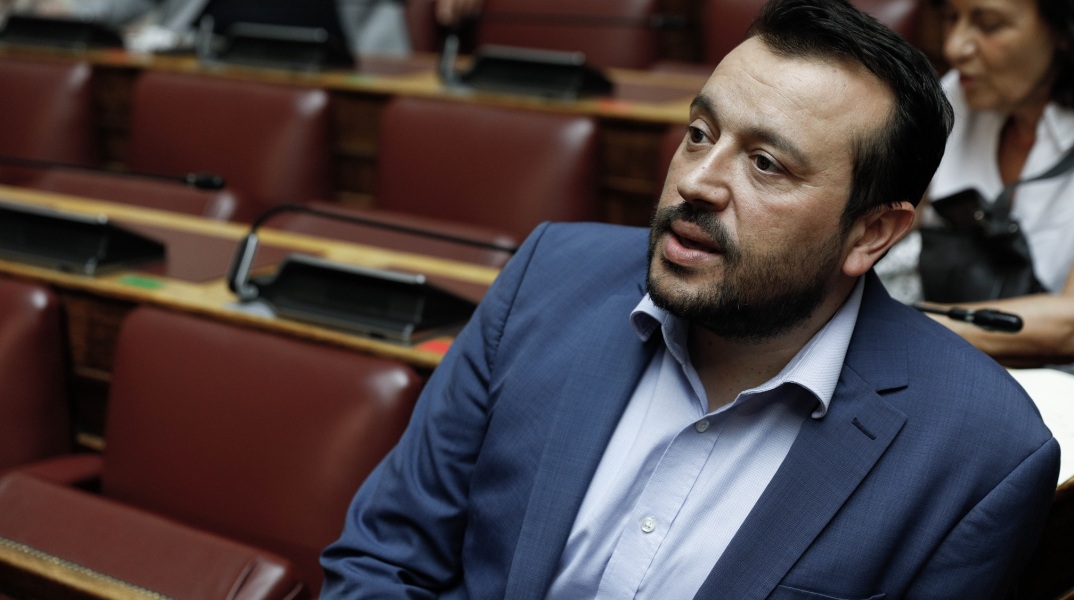 Απαντήσεις για τη συνάντηση με τον δικηγόρο Αρτέμη Αρτεμίου στην Κύπρο και το ηχητικό Μιωνή επιχειρεί να δώσει ο Νίκος Παππάς, κάνοντας λόγο για σκευωρία