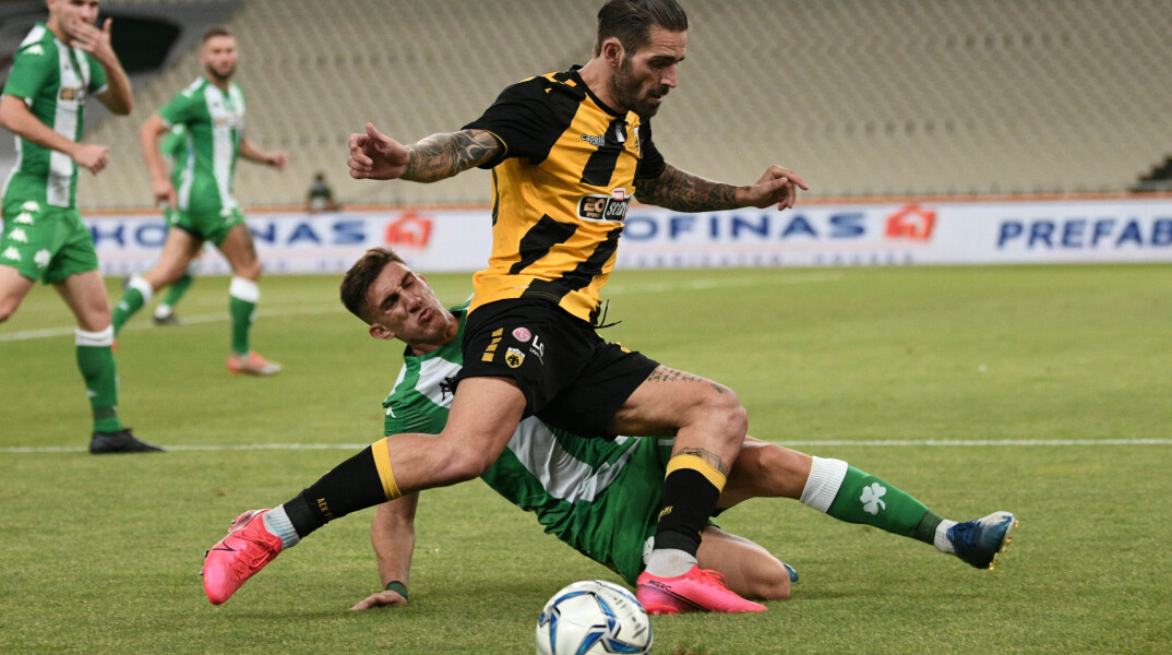 Επικράτησε με 3-1 του Παναθηναϊκού στο ΟΑΚΑ η ΑΕΚ, η οποία παραμένει ζωντανή στο κυνήγι της 2ης θέσης των πλέι οφ του πρωταθλήματος 