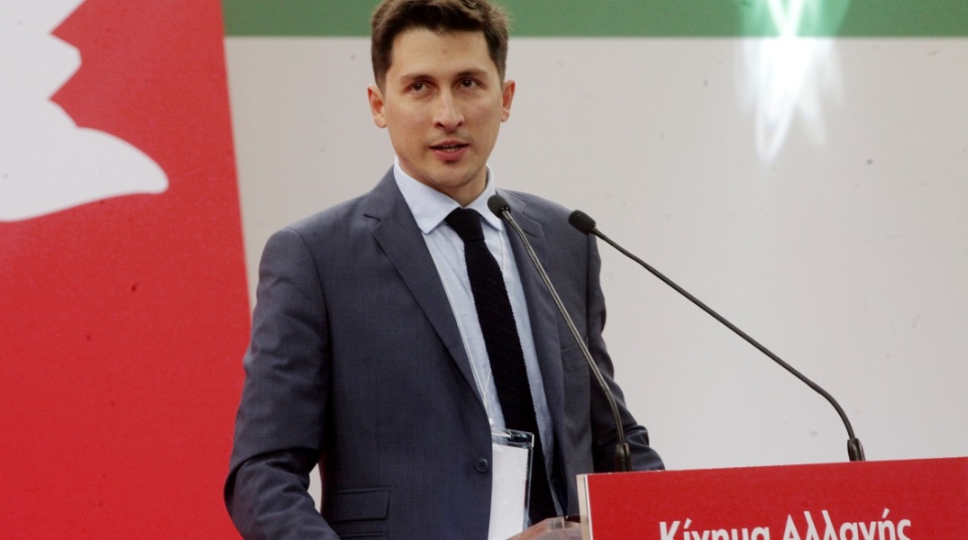 Ο εκπρόσωπος Τύπου του Κινήματος Αλλαγής εξέφρασε δημόσια την υποστήριξή του στην Ιωάννα Τούνη, μετά τη διαρροή βίντεο από πρώην σύντροφό της