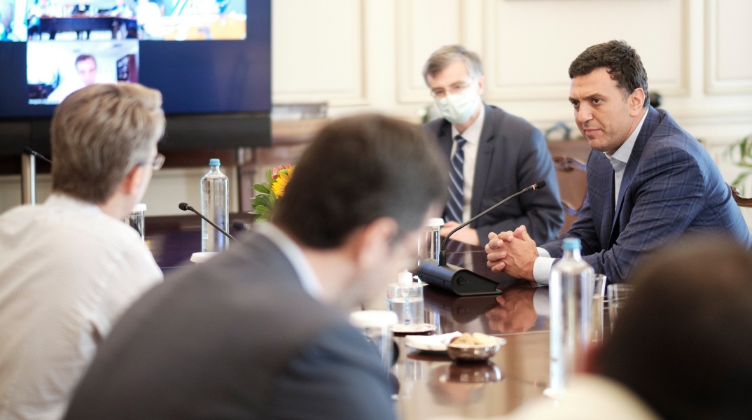 Υπό τον υπουργό Υγείας Βασίλη Κικίλια συνεδριάζει τη Δευτέρα στις 12:00 η επιτροπή λοιμωξιολόγων, με αντικείμενο τις εξελίξεις γύρω από την πορεία του κορωνοϊού