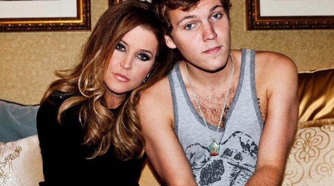 Ο εγγονός του Έλβις Πρίσλεϊ  Benjamin Keough μαζί με τη μητέρα του Lisa Marie Presley