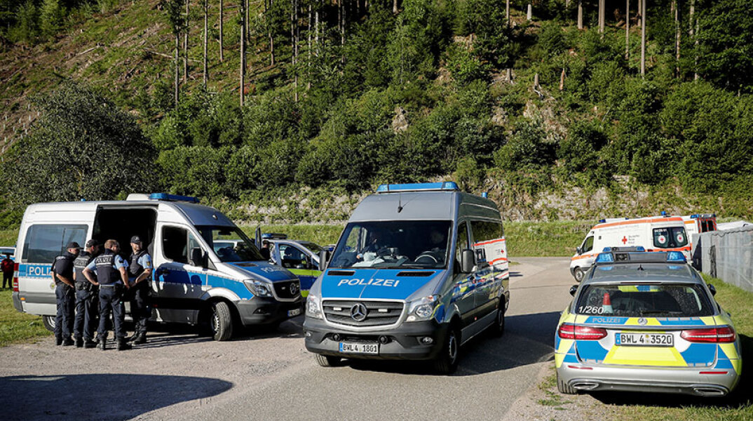 Επικίνδυνος ένοπλος κρύβεται σε δάσος στη Γερμανία - Τον κυνηγούν εκατοντάδες αστυνομικοί με θερμικές κάμερες και σκυλιά