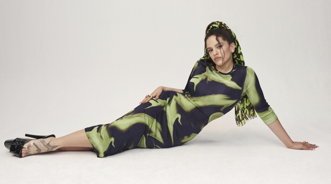 Η τραγουδίστρια Rosalia 