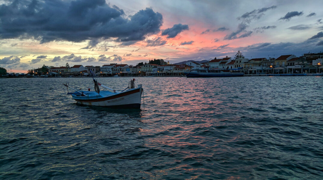 Σάμος ©Unsplash/ Fotis Fotopoulos