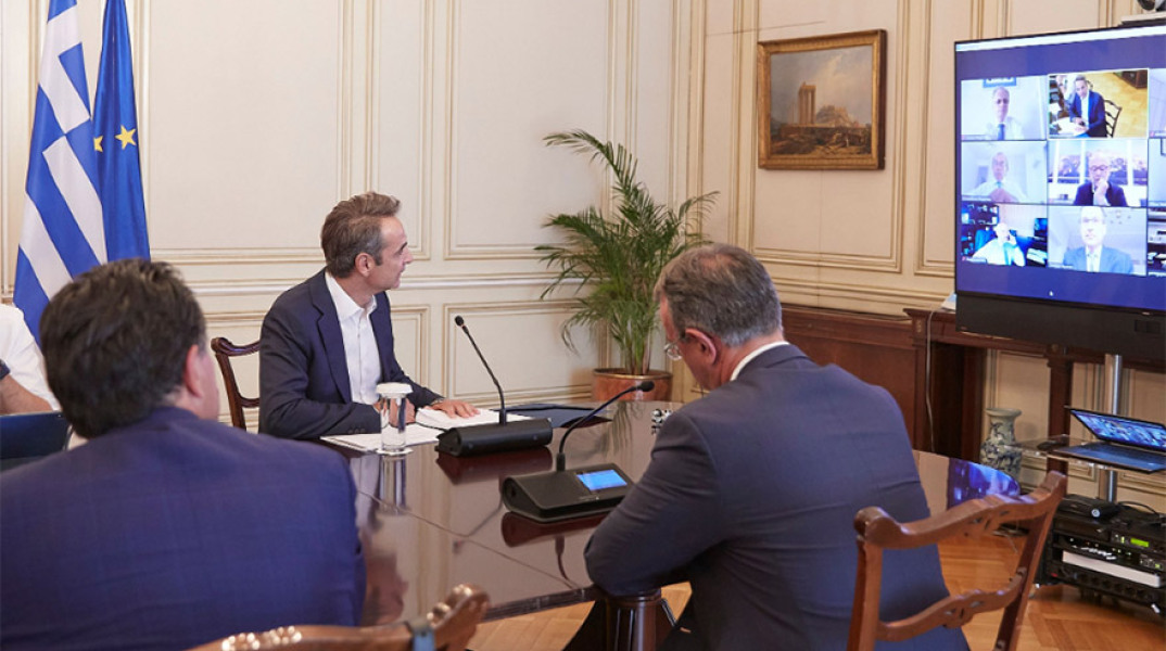 Τηλεδιάσκεψη Μητσοτάκη με την «Επιτροπή Πισσαρίδη» για το σχέδιο ανάπτυξης της οικονομίας
