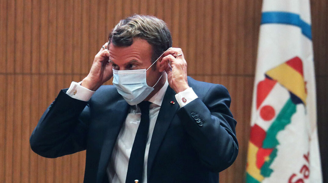 Ο Εμανουέλ Μακρόν με μάσκα για τον κορωνοϊό