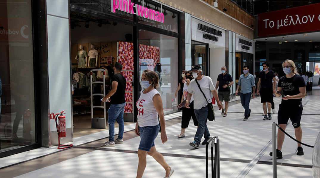 Οι λοιμωξιολόγοι δεν εισηγήθηκαν στην κυβέρνηση την υποχρεωτική χρήση μάσκας σε όλους τους κλειστούς χώρους