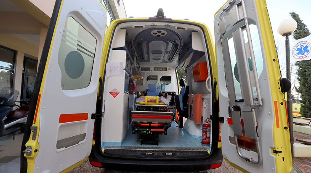 Νεκρό νεογέννητο εντοπίστηκε σε σπίτι στη Ναύπακτο - Μεταφέρθηκε σε νοσοκομείο της Πάτρας με ασθενοφόρο του ΕΚΑΒ