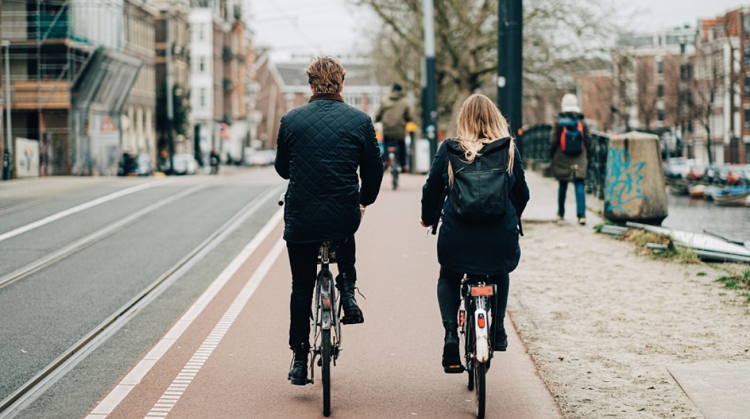 Ποδηλάτες στο Άμστερνταμ 