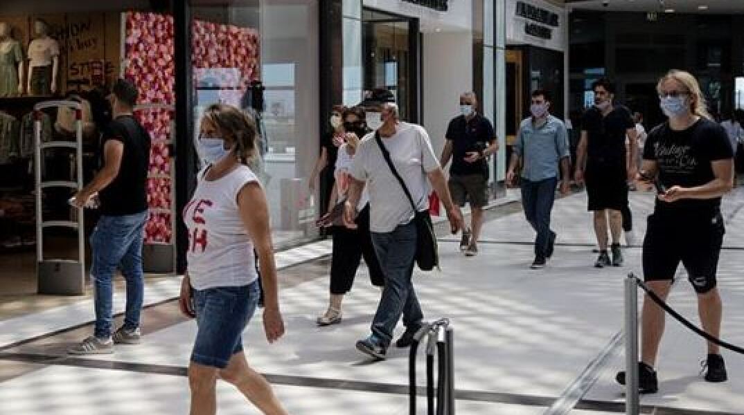 Άνθρωποι με μάσκα (EUROKINISSI)