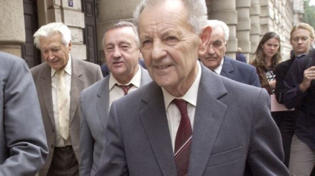 Mίλος Γιάκες 