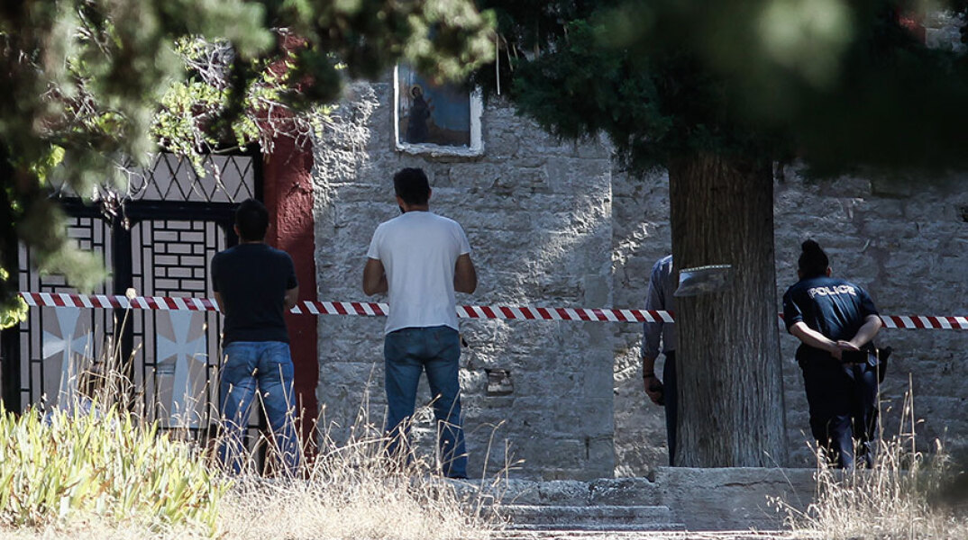 Νεκρή 16χρονη στα Τρίκαλα: Αστυνομικοί απέκλεισαν το σημείο όπου βρέθηκε το πτώμα της ανήλικης