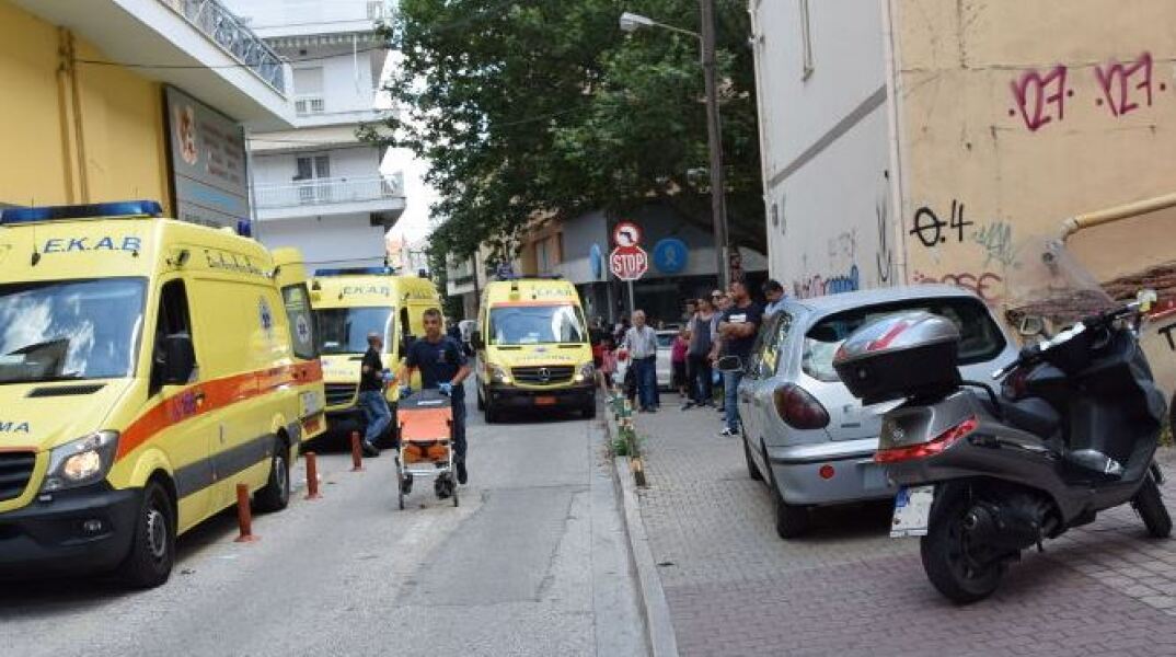 Επίθεση με τσεκούρι σε εφορία στην Κοζάνη