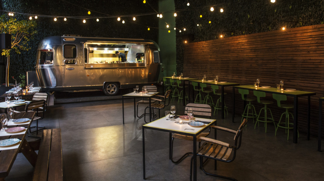 Το 48 Urban Garden σας καλωσορίζει και πάλι στον κήπο του για απολαυστικά after office cocktails και αγαπημένες βραδιές με επιλογές από το εκλεκτό του μενού.