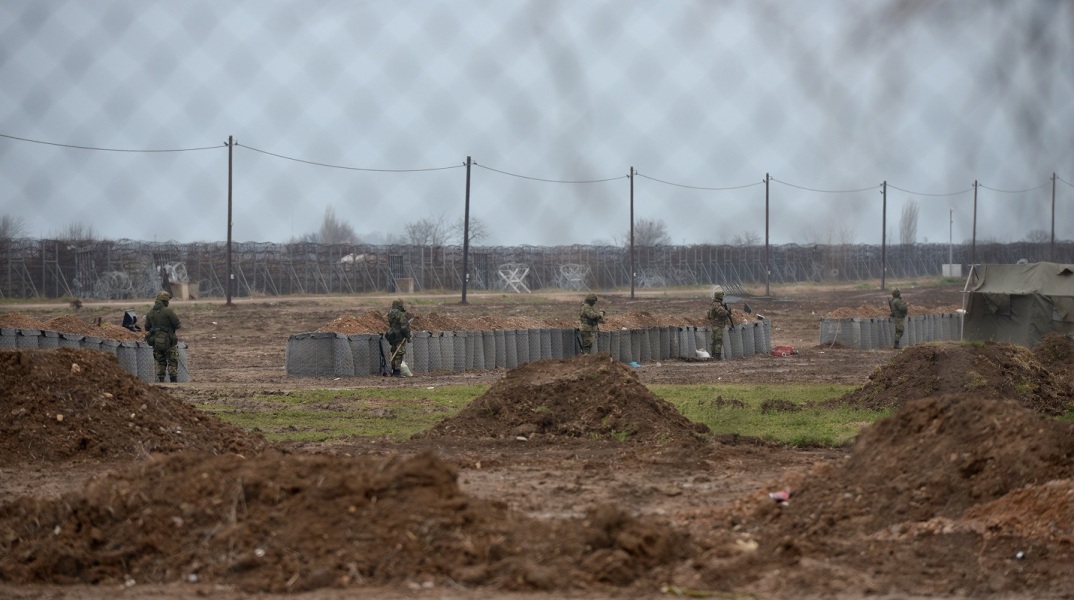 Έπαρση της ελληνικής σημαίας στις Καστανιές Έβρου 