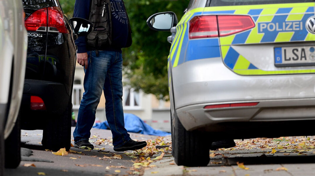 Αστυνομικοί πέρασαν χειροπέδες στον «Ράμπο του Μέλανα Δρυμού»