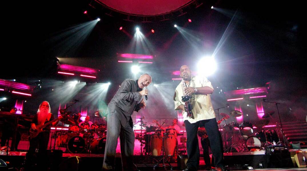 Στιγμιότυπο από τη συναυλία του Phil Collins στο ΣΕΦ το 2005