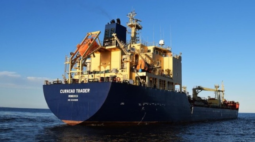Πειρατεία σε δεξαμενόπλοιο ελληνικών συμφερόντων – Αγωνία για την τύχη των 15 απαχθέντων ναυτικών του «Curacao Trader» 