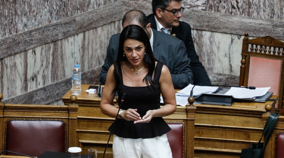 15.000 voucher θα διατεθούν σε εργαζόμενες μητέρες στο Δημόσιο για βρεφονηπιακούς σταθμούς, δήλωσε η υφυπουργός Εργασίας, Δόμνα Μιχαηλίδου