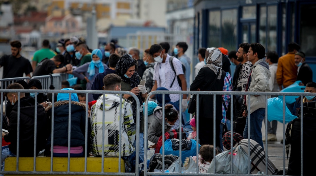 Από κλιμάκιο του ΕΟΔΥ θα ελεγχθούν και στη συνέχεια θα τεθούν σε καραντίνα οι 58 πρόσφυγες και μετανάστες οι οποίοι έφτασαν σήμερα, 18 Ιουλίου στη Μυτιλήνη 