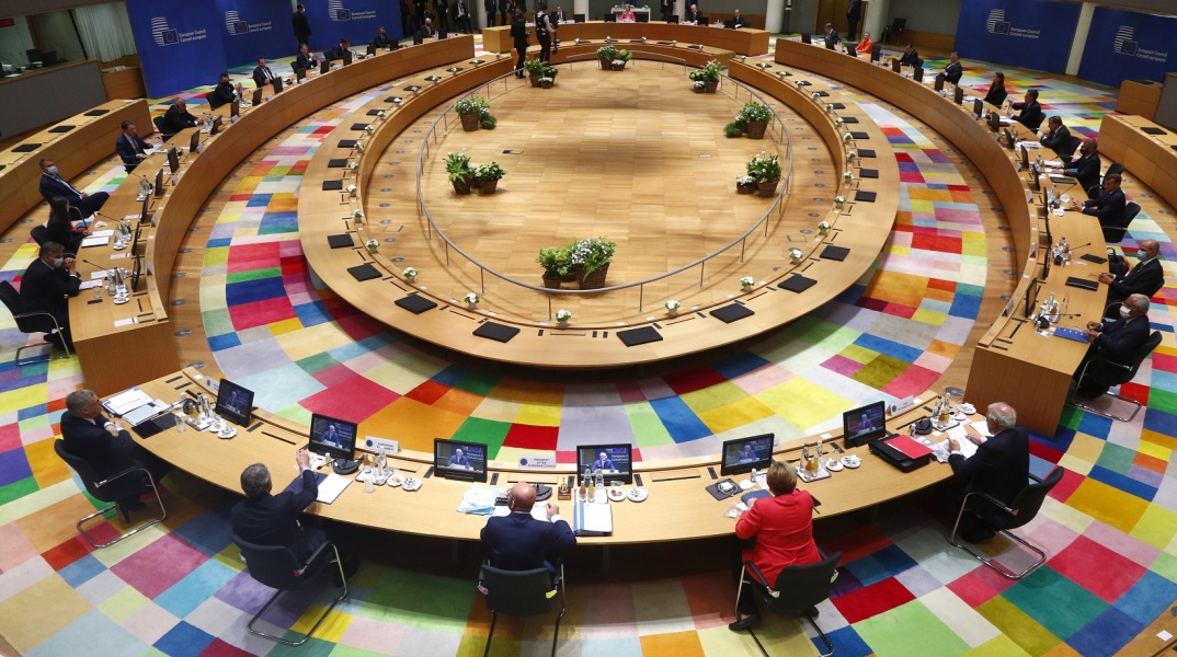 «Νέες προτάσεις» για το σχέδιο ανάκαμψης αναμένονται σήμερα Σάββατο, δεύτερη ημέρα της συνόδου κορυφής της Ευρωπαϊκής Ένωσης